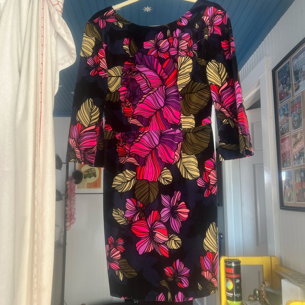 Velvet Trina Turk floral size 6 Dress